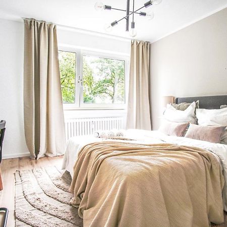 Homefy Feel-Good Apartment - Own Parking, Balcony And Garden Есен Екстериор снимка