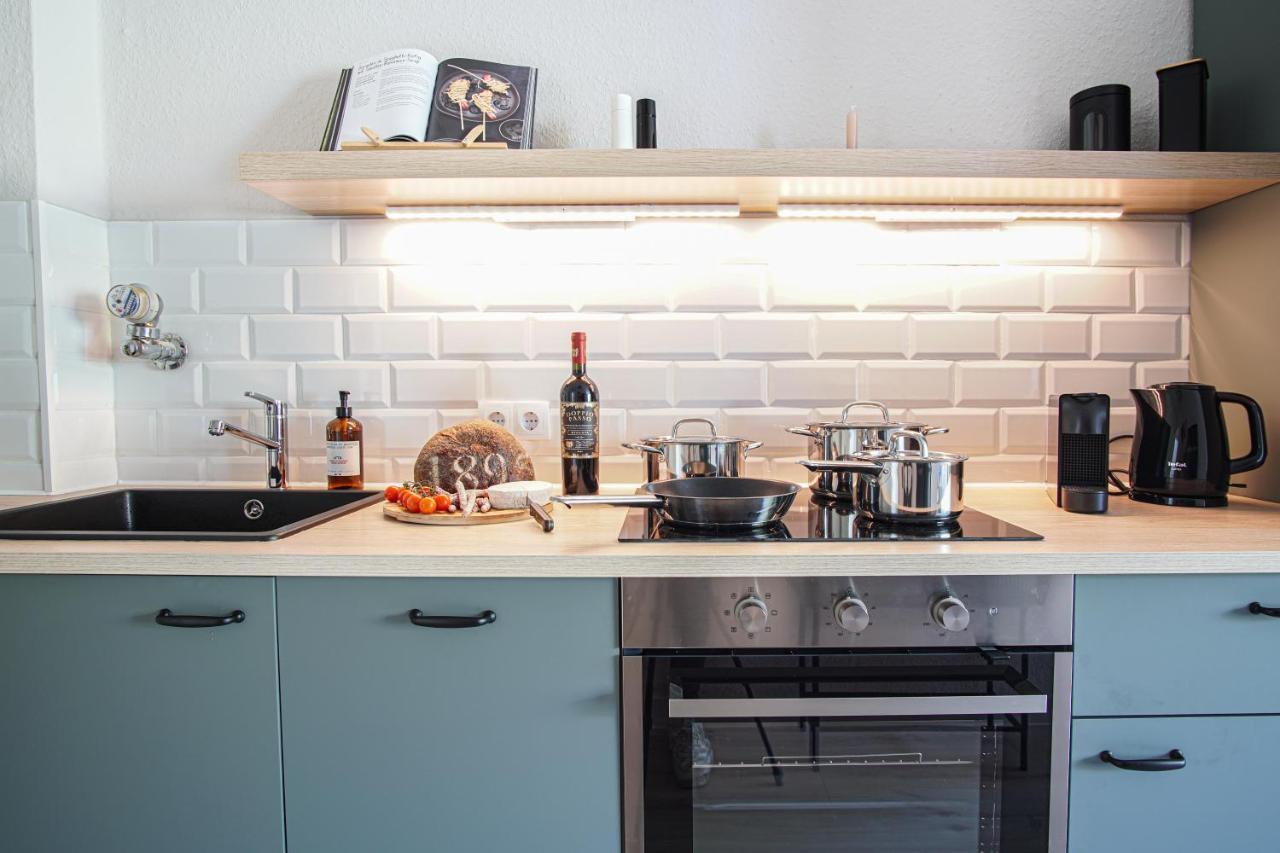 Homefy Feel-Good Apartment - Own Parking, Balcony And Garden Есен Екстериор снимка